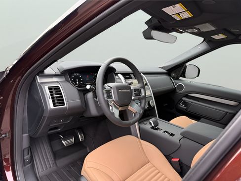 Certified 2026 Land Rover Discovery Limited Edition AWD/4WD image 16