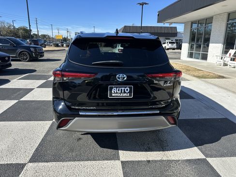 Used 2023 Toyota Highlander Platinum image 4