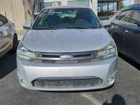 Used 2010 Ford Focus SES image 2