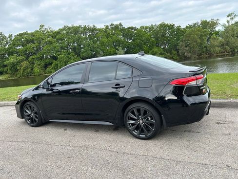 Used 2025 Toyota Corolla SE image 3