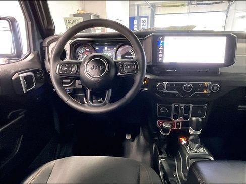 Used 2024 Jeep Wrangler Unlimited AWD/4WD image 17