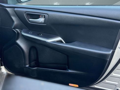 Used 2015 Toyota Camry LE image 31