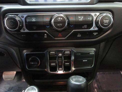 Used 2023 Jeep Wrangler Unlimited Sahara AWD/4WD image 37