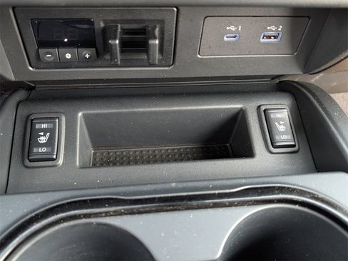 Used 2020 Nissan Titan PRO-4X w/ Pro-4x Convenience Package image 19