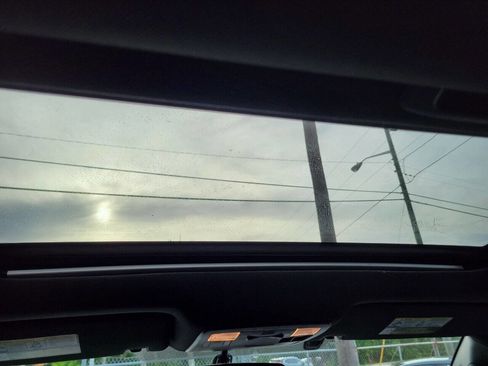 Used 2017 Toyota Tacoma Limited image 15