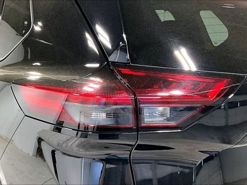 Used 2024 Nissan Rogue SL w/ SL Premium Package image 40