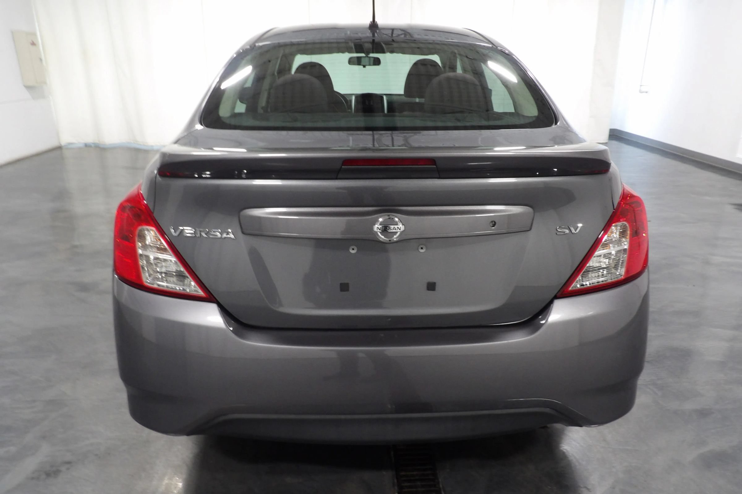 Used 2018 Nissan Versa SV FWD image 4