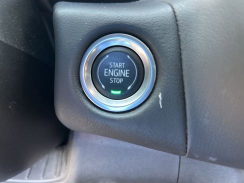 Used 2024 GMC Yukon XL SLT image 45