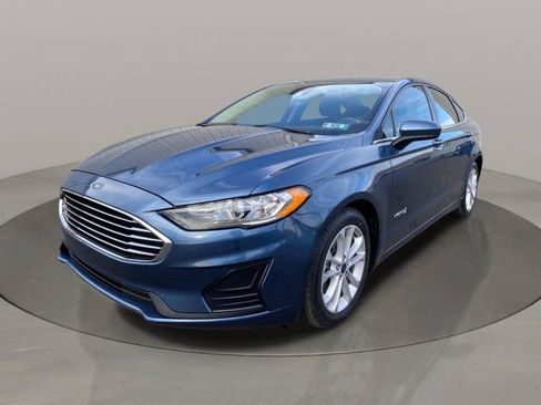 Used 2019 Ford Fusion SE image 2