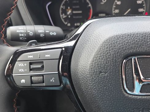 Used 2025 Honda Pilot TrailSport image 16