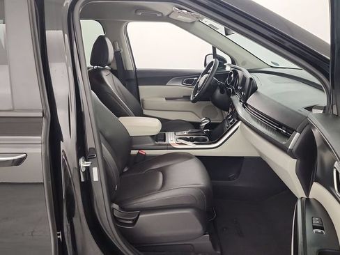 Used 2024 Kia Carnival LX FWD image 27