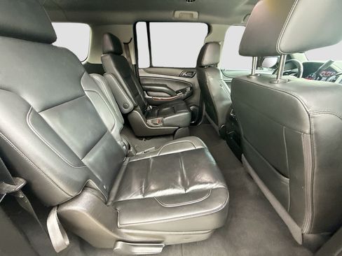 Used 2020 Chevrolet Suburban LT w/ Luxury Package RWD image 28