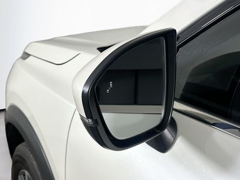 Used 2023 Nissan Pathfinder SL w/ Black Appearance Package FWD image 16