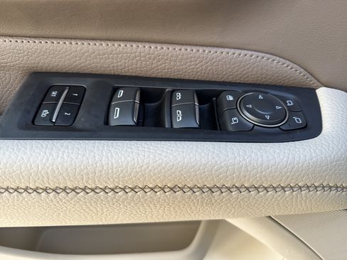 Used 2022 GMC Yukon XL Denali AWD/4WD image 14