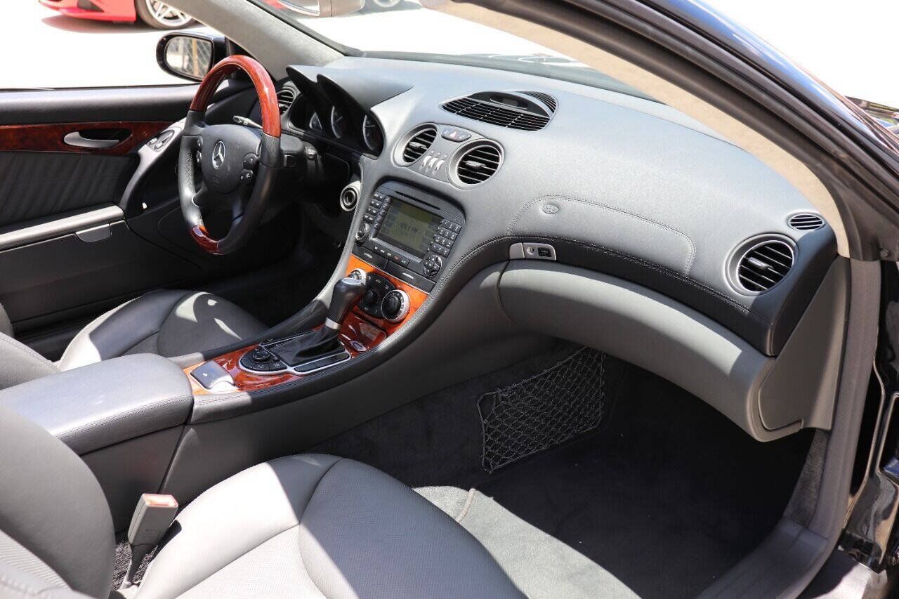 Used 2005 Mercedes-Benz SL 600 image 18