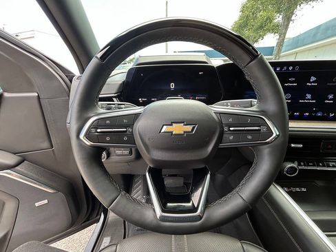 Used 2025 Chevrolet Tahoe High Country AWD/4WD image 17