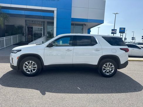 Used 2022 Chevrolet Traverse LS FWD image 2