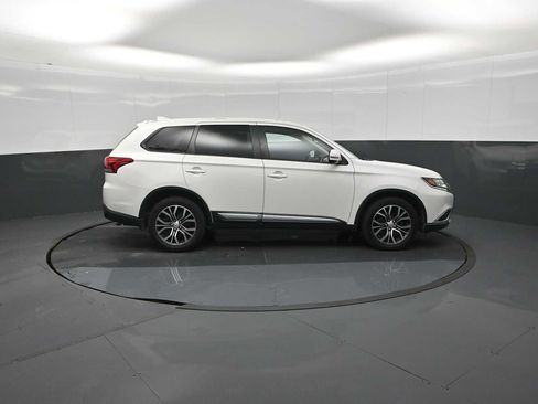 Used 2018 Mitsubishi Outlander SE AWD/4WD image 14
