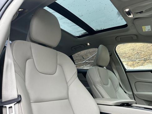 Used 2019 Volvo S60 T5 Momentum w/ Premium Package FWD image 18