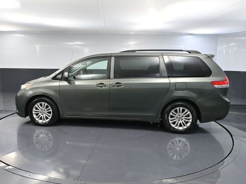 Used 2014 Toyota Sienna XLE image 8