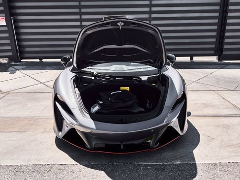 Used 2024 McLaren Artura RWD image 17