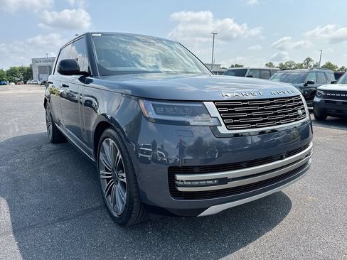 Used 2024 Land Rover Range Rover Long Wheelbase SE AWD/4WD image 10