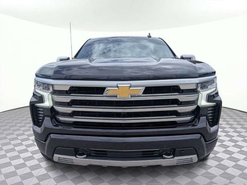 Used 2024 Chevrolet Silverado 1500 High Country w/ Technology Package AWD/4WD image 9