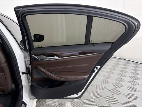 Used 2019 BMW 540i xDrive w/ M Sport Package image 28