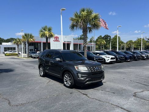 Used 2016 Ford Explorer Limited FWD image 2
