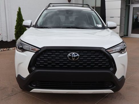 Used 2022 Toyota Corolla Cross LE FWD image 2