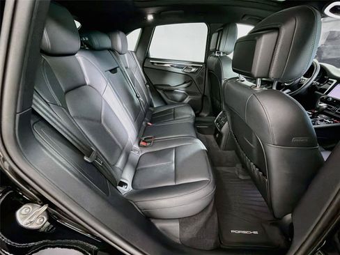 Certified 2024 Porsche Macan AWD/4WD image 27