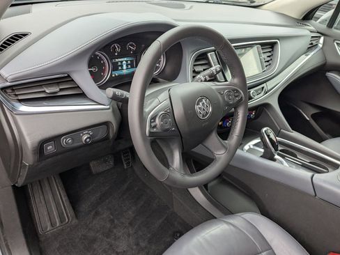 Used 2018 Buick Enclave Essence w/ LPO, Luxury Package image 16