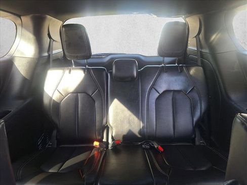 Used 2024 Chrysler Pacifica Limited image 16