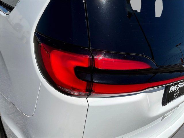 Used 2024 Chrysler Pacifica Touring-L FWD image 24