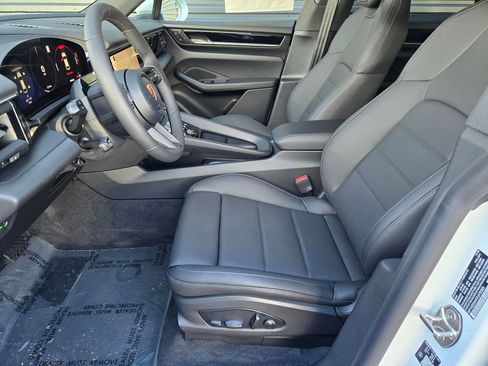 New 2026 Porsche Macan Electric image 25