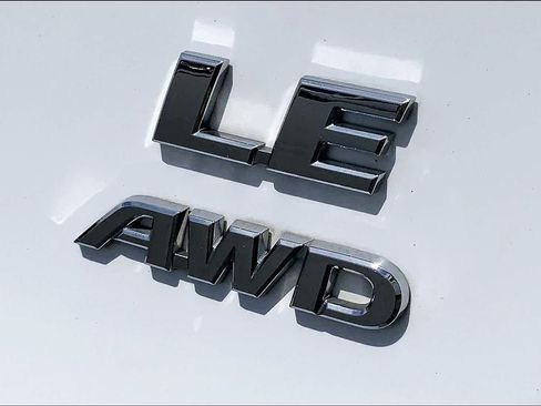 Used 2015 Toyota RAV4 LE AWD/4WD image 9
