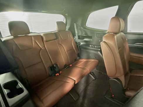 Used 2024 Kia Telluride EX w/ EX Captain's Chair Package FWD image 36
