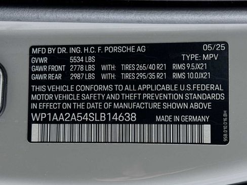 Certified 2025 Porsche Macan image 33