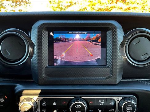 Certified 2022 Jeep Gladiator Sport image 12