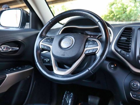 Used 2018 Jeep Cherokee Limited AWD/4WD image 19