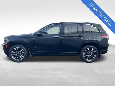 Used 2023 Jeep Grand Cherokee Overland w/ Luxury Tech Group IV image 4