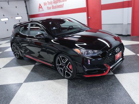 Used 2021 Hyundai Veloster N image 3