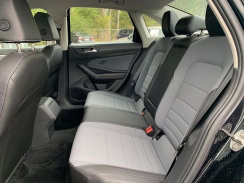 Used 2025 Volkswagen Jetta SE image 24