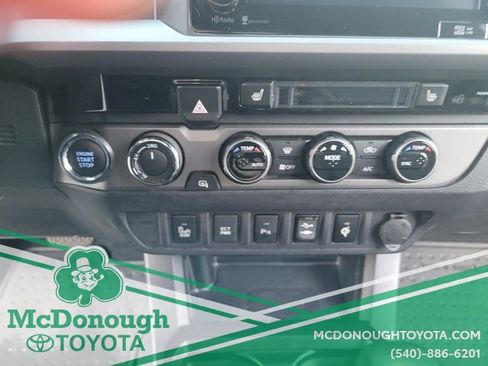 Used 2016 Toyota Tacoma TRD Sport image 20