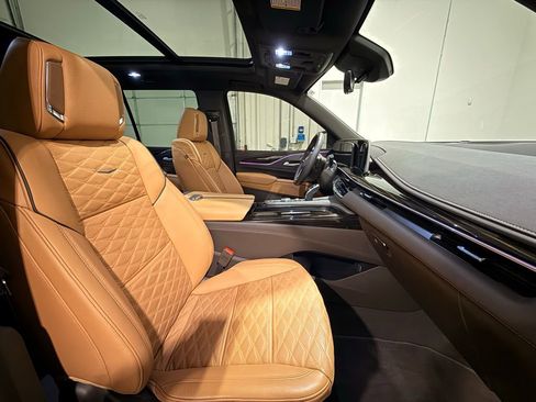 Used 2024 Cadillac Escalade Sport w/ Touring Package image 33