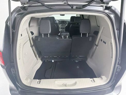 Used 2019 Chrysler Pacifica Limited FWD image 27