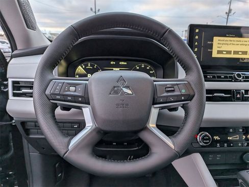 New 2026 Mitsubishi Outlander SE image 17