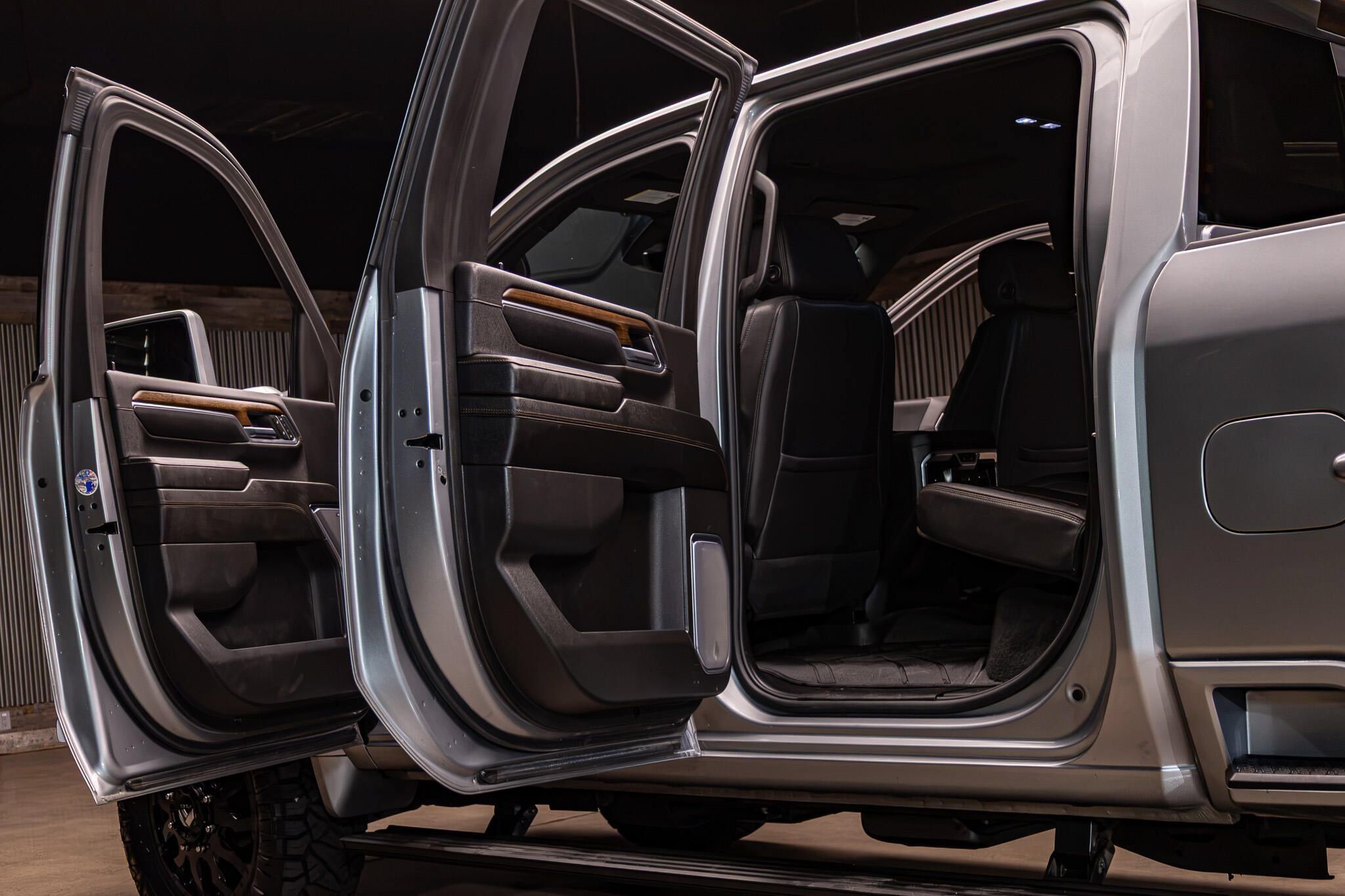 Used 2024 Chevrolet Silverado 3500 High Country w/ High Country Premium Package AWD/4WD image 29