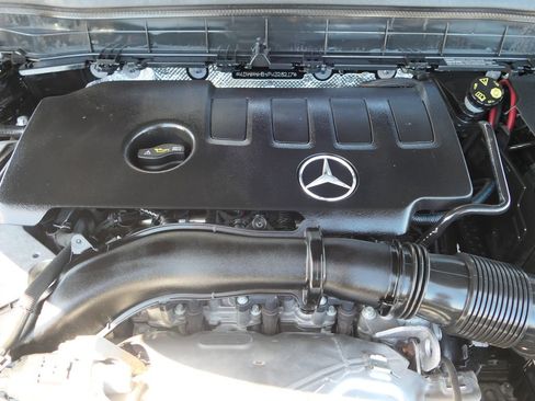 Used 2023 Mercedes-Benz GLB 250 4MATIC image 29