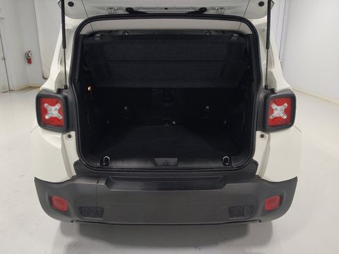 Used 2021 Jeep Renegade Latitude w/ Convenience Group image 29